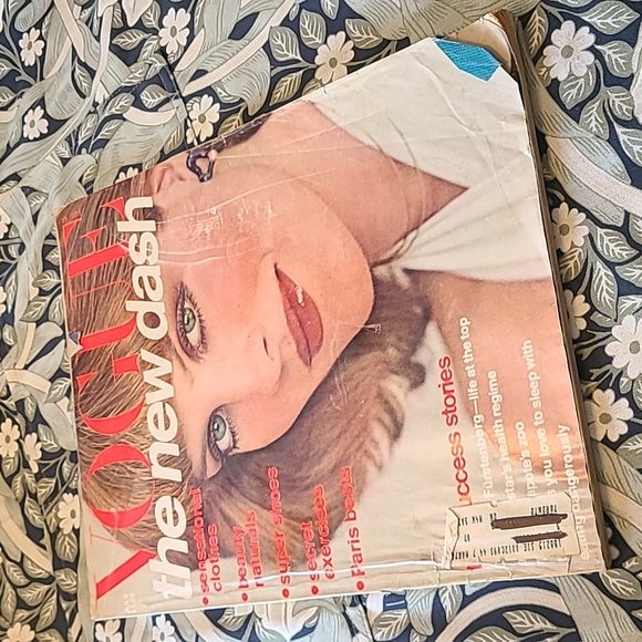 Vintage Vogue Magazine July 1976 - Picture 1 of 3